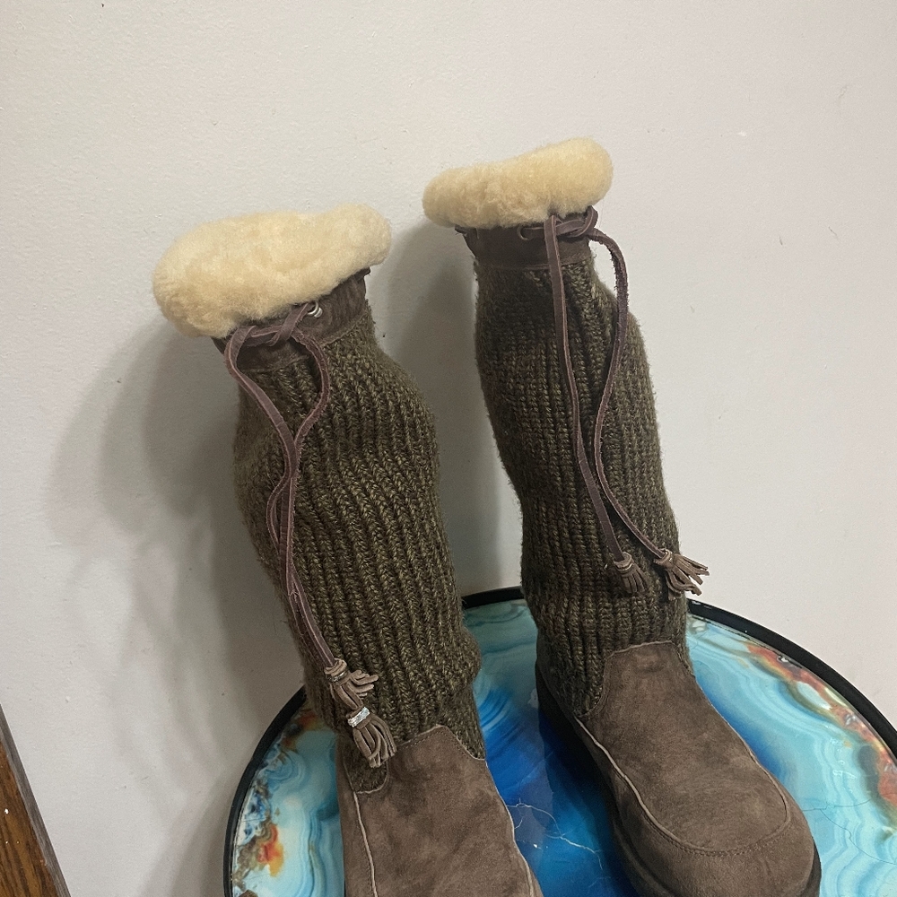 UGGs brown sweater boots sz 8